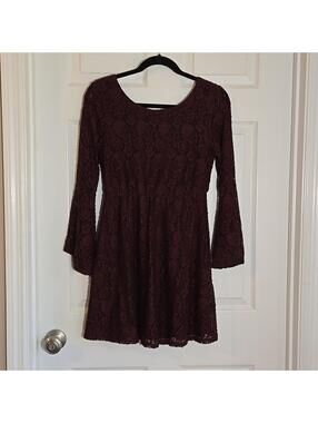 🎇 Rewind Deep Burgundy Lace Dress Size Medium